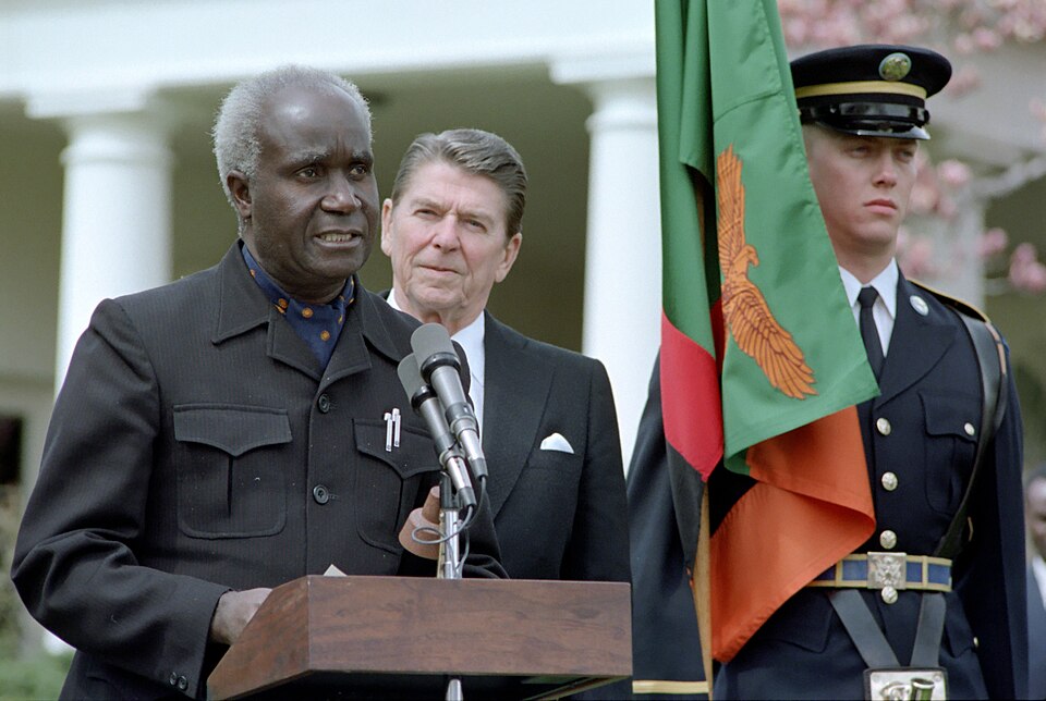 Zambian President Kenneth Kaunda meeting United States President Ronald Reagan at the White House in 1983